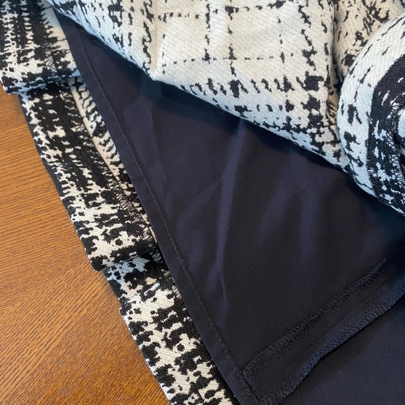 Banana Republic Pleated B&W Plaid Skirt - Picture 4 of 7